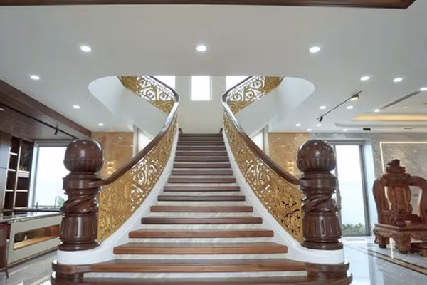 Ben trong sieu biet thu toan bang go quy cua dai gia Da Nang-Hinh-10