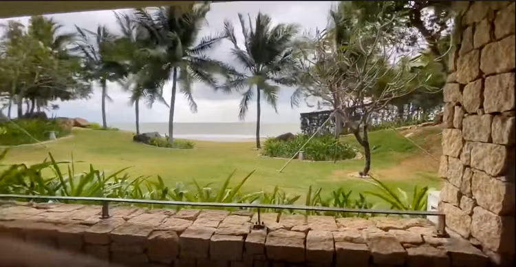 Biet thu ven bien, rong nhu resort cua Thu Minh o Nha Trang-Hinh-4