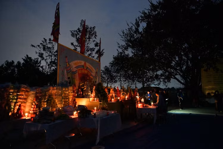 Di phien cho Am Duong “ma mi”, may man moi mua duoc thu nay