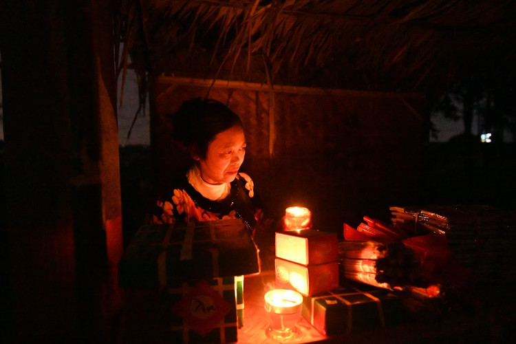 Di phien cho Am Duong “ma mi”, may man moi mua duoc thu nay-Hinh-2