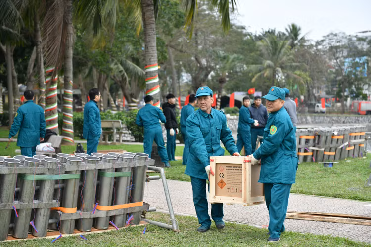 Ha Noi: Tran dia phao hoa san sang phuc vu nguoi dan don Giao thua-Hinh-2