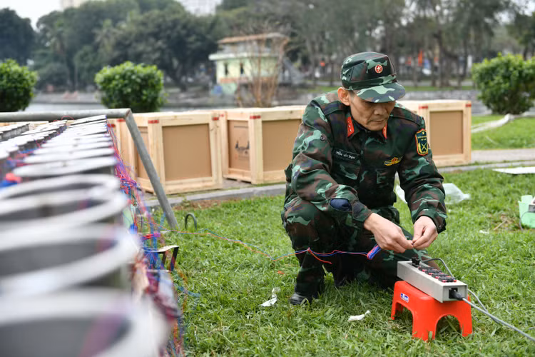 Ha Noi: Tran dia phao hoa san sang phuc vu nguoi dan don Giao thua-Hinh-8