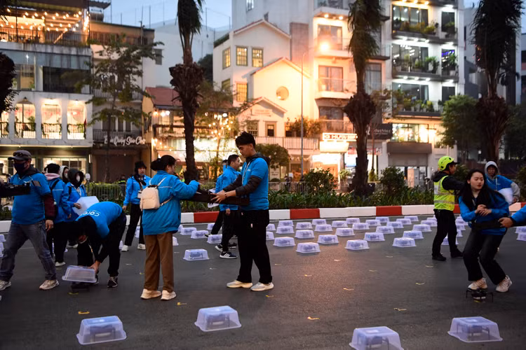 Le hoi anh sang bang drone tai Ha Noi chao nam moi co gi?-Hinh-8