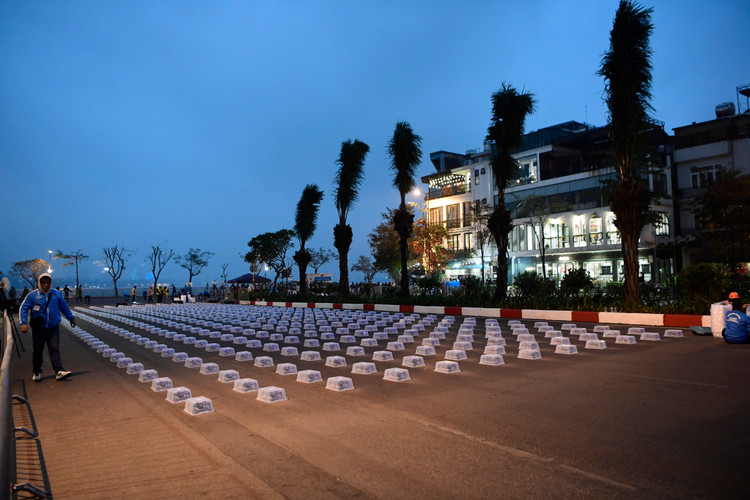 Le hoi anh sang bang drone tai Ha Noi chao nam moi co gi?-Hinh-7