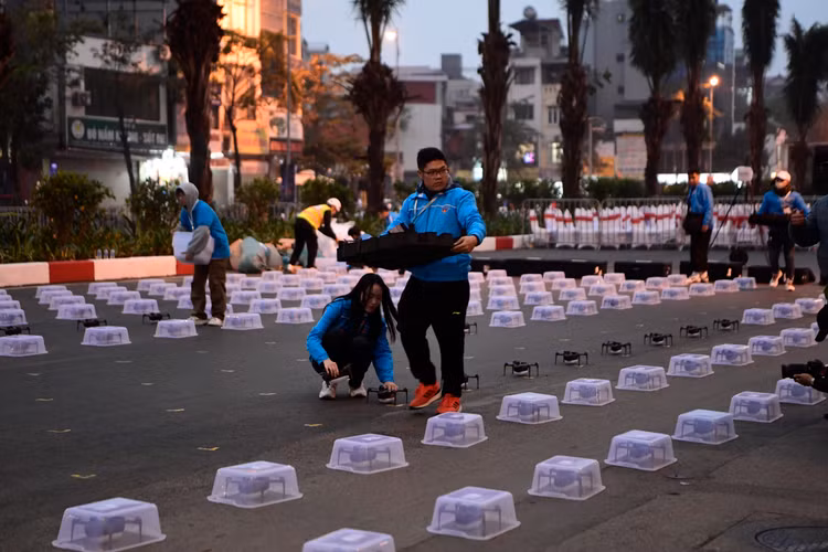 Le hoi anh sang bang drone tai Ha Noi chao nam moi co gi?-Hinh-6