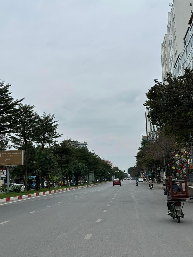 Sang 30 Tet, Ha Noi cham rai, binh yen den la-Hinh-3