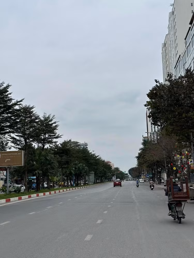 Sang 30 Tet, Ha Noi cham rai, binh yen den la-Hinh-3