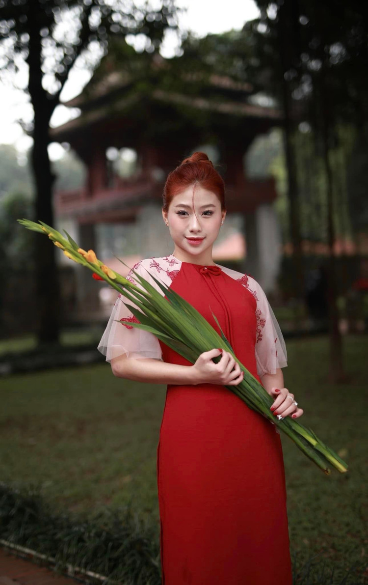 Hot girl TDDC Pham Nhu Phuong dien ao dai xinh don Tet-Hinh-2
