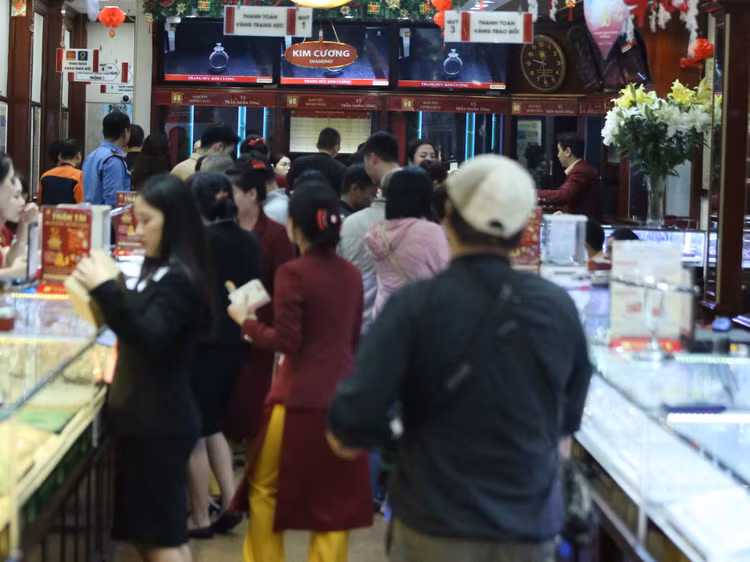 Co so kinh doan vang tap nap nguoi mua truoc ngay via Than Tai-Hinh-2