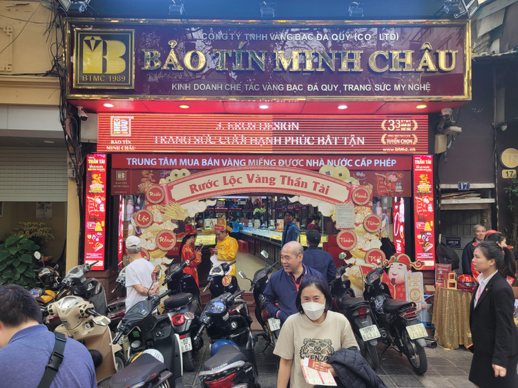 Co so kinh doan vang tap nap nguoi mua truoc ngay via Than Tai