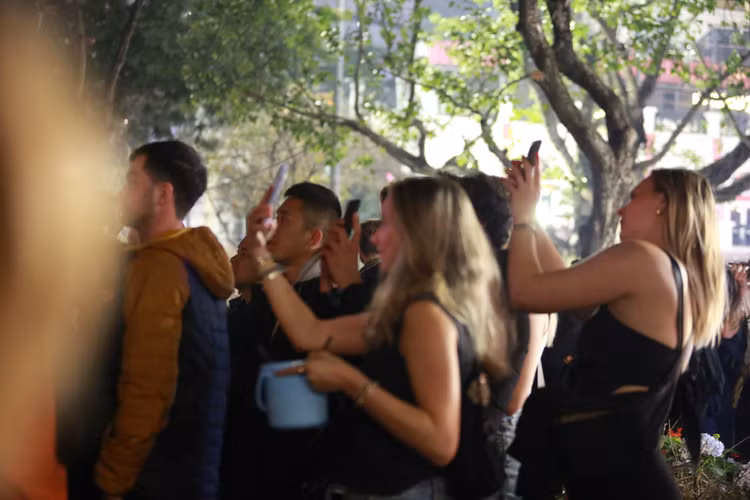 Du khach Tay thich thu don giao thua, chao Xuan Giap Thin tai Ho Guom-Hinh-8