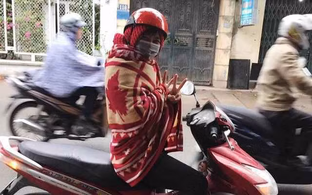 Troi ret muon kieu cuon chan di xe may gay tranh cai-Hinh-4