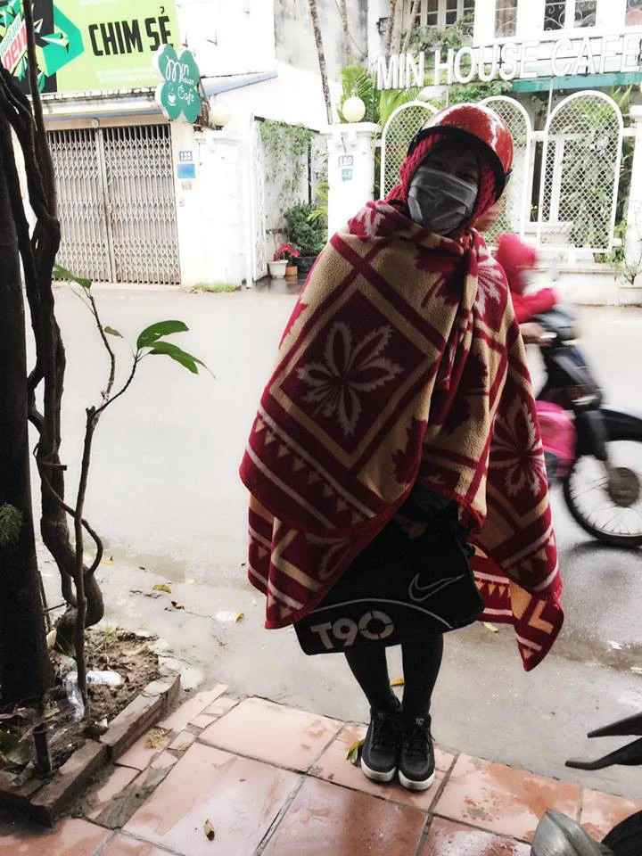 Troi ret muon kieu cuon chan di xe may gay tranh cai-Hinh-5