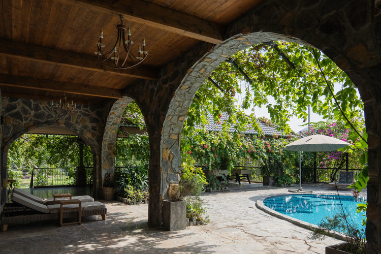 Biet thu dam kien truc Phap rong “thang canh co bay” o Da Nang-Hinh-8