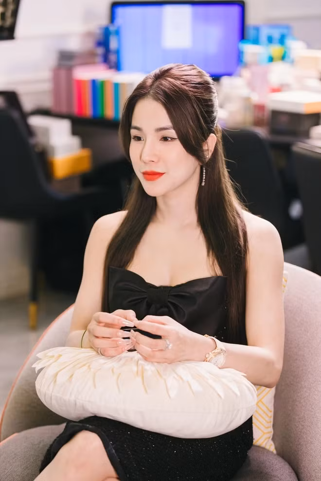 Ben trong biet thu 600m2 “dep den me man” cua Diep Lam Anh-Hinh-3