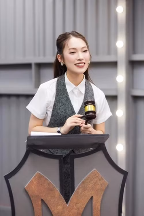 Ben trong can ho 100m2 toi gian nhung cuc xinh cua MC Khanh Vy