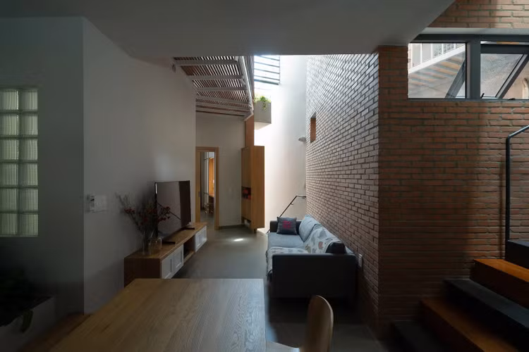 Nha ong su dung tuong gach thong gio doc dao o TP HCM-Hinh-8