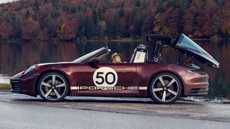 Porsche 911 Targa 4S Heritage Design phiên bản giới hạn lăn bánh tại Việt Nam, giá từ 11,59 tỷ đồng
