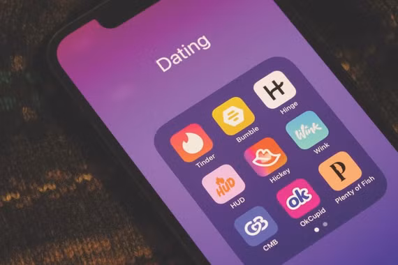 [GALLERY 53% người trẻ kiệt sức vì app hẹn hò, tình yêu thua thuật toán?