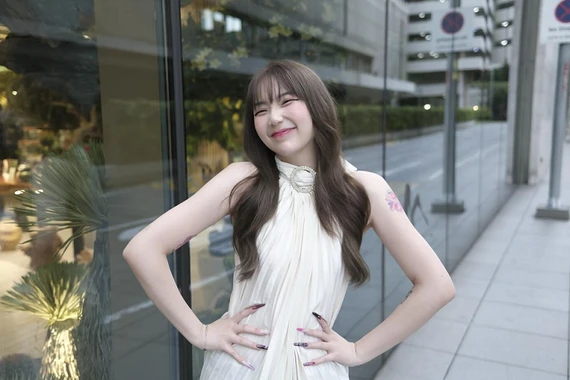 Nhan sắc “trong veo” của nữ coser 33 triệu tim TikTok