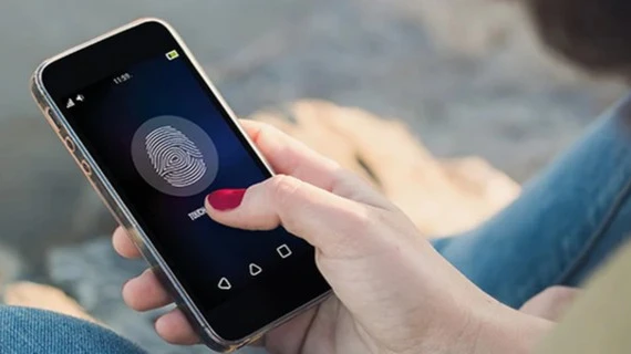 Vì sao không nên mở khóa điện thoại bằng vân tay, khuôn mặt