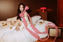 Khả Ngân khoe visual “10 điểm không có nhưng” trong bộ ảnh đón Noel