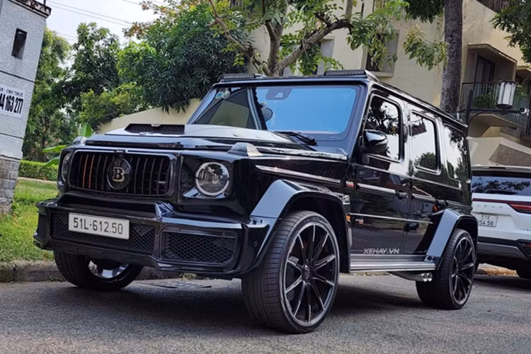 Brabus G800 là mẫu xe gầm cao với hiệu năng như một chiếc siêu xe, được phát triển từ nguyên mẫu G-Class của thương hiệu Mercedes, vì thế tổng thể xe vẫn giữ phong cách vuông vức đặc trưng. Brabus G800 là mẫu xe gầm cao với hiệu năng như một chiếc siêu xe, được phát triển từ nguyên mẫu G-Class của thương hiệu Mercedes, vì thế tổng thể xe vẫn giữ phong cách vuông vức đặc trưng.