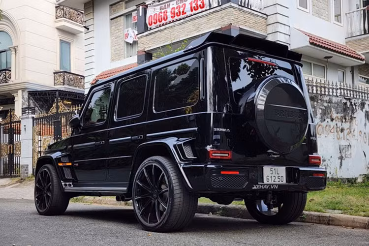 Nhờ đó, Brabus 800 Widestar chỉ cần 4,1 giây để tăng tốc từ 0 - 100 km/h, trước khi cán tốc độ tối đa ở 240 km/h. Không rõ giá bán chính hãng của Brabus G800 tại Việt Nam là bao nhiêu. Tuy nhiên, theo nhiều đồn đoán, giá xe có thể lên đến 30 tỷ đồng, đắt gấp đôi một chiếc Mercedes-AMG G 63 thông thường. Nhờ đó, Brabus 800 Widestar chỉ cần 4,1 giây để tăng tốc từ 0 - 100 km/h, trước khi cán tốc độ tối đa ở 240 km/h. Không rõ giá bán chính hãng của Brabus G800 tại Việt Nam là bao nhiêu. Tuy nhiên, theo nhiều đồn đoán, giá xe có thể lên đến 30 tỷ đồng, đắt gấp đôi một chiếc Mercedes-AMG G 63 thông thường.