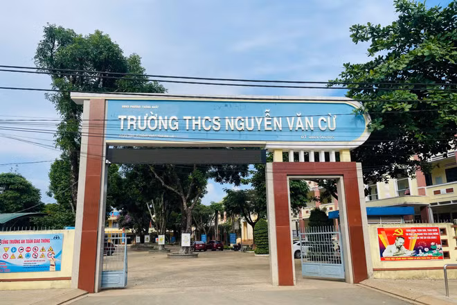 Học sinh lớp 8 giấu rìu mang vào lớp tấn công bạn học gây thương tích