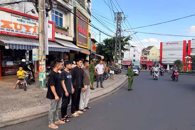 Thanh thiếu niên Pleiku tụ tập đua xe, livestream gây rối trật tự