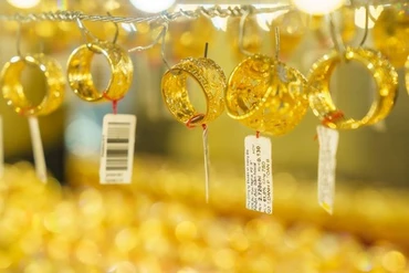 Vàng giảm 21% từ đỉnh, nhà đầu tư lỗ nặng nhưng vẫn kỳ vọng 10.000 USD