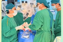 Cứu bệnh nhi tổn thương mạch máu Moyamoya do biến chứng sau xạ trị u sọ hầu