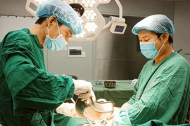 Lấy 2000ml máu cục và gan vỡ trong bụng nữ bệnh nhân đa chấn thương nặng