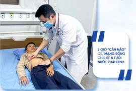 2 giờ cân não lấy đinh nhọn 5 cm trong ruột non giữ mạng sống cho trẻ 8 tuổi