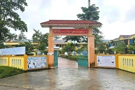 Cách chức Hiệu trưởng, Phó Hiệu trưởng vụ 41 học sinh ngộ độc