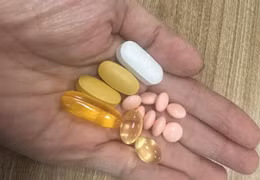 Lạm dụng thuốc bổ có thể dẫn đến tổn thương gan nghiêm trọng