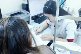 Nhìn mờ, bệnh nhân 44 tuổi phát hiện u tuyến yên khổng lồ