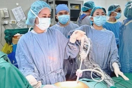 Đau bụng âm ỉ, người bệnh 64 tuổi mắc hai ung thư cùng lúc