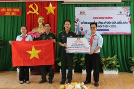 Gắn giáo dục truyền thống với trải nghiệm thực tế cho học sinh biên giới biển