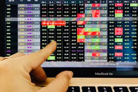 Khối ngoại bán ròng 2.500 tỷ đồng, xả mạnh cổ phiếu tỷ phú Việt