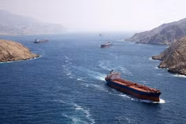 Iran thu phí tàu qua eo Hormuz, ước tính thu 70-80 tỷ USD mỗi năm