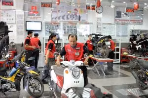 Khi xe tay ga không thể đề được hoặc có bất kỳ dấu hiệu nào bất thường, bạn nên đến đại lý chính hãng để kiểm tra.