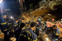 Sạt lở đèo Thung Khe: Tìm thấy 2 thi thể, vẫn còn người nghi mất tích