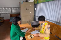 Phú Thọ: Nữ tài xế đạp nhầm chân ga gây va chạm trên vỉa hè