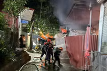 Vụ cháy tại Sơn La khiến hai người tử vong và thiêu rụi nhà xưởng