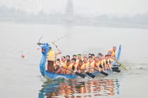 240 vận động viên đua bơi chải dịp Giỗ Tổ Hùng Vương