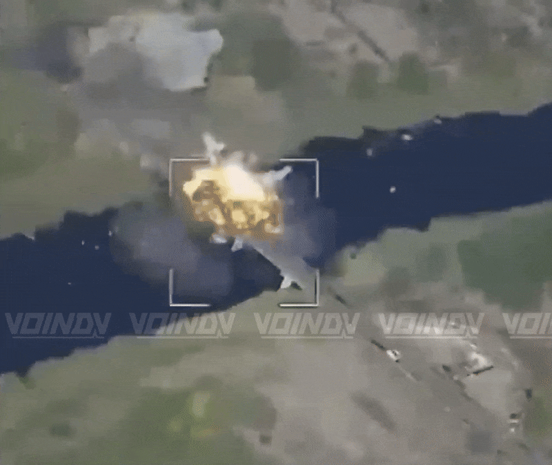Como visto no vídeo divulgado, a ponte foi atingida por pelo menos duas bombas planadoras UMPK, causando danos significativos ao tabuleiro. De acordo com o vídeo, a ponte está atualmente inutilizável. 8.gif