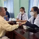 Viện Chiến lược và Chính sách Y tế cùng đội ngũ y tế thăm hỏi,