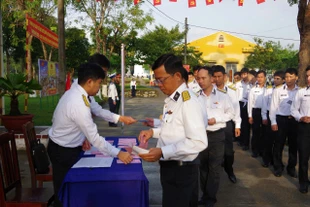 Cán bộ, chiến sĩ Vùng 3 Hải quân tham gia Ngày hội non sông