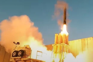 Như vậy về mặt lý thuyết, có bên nào “gần như đã thắng cuộc chiến”, lại cầu xin một kẻ thù được cho là “sắp bị đánh bại hoàn toàn”, ngừng bắn phá các vị trí của họ trong khu vực bằng tên lửa? Đại tá Douglas MacGregor đặt câu hỏi ngược lại.